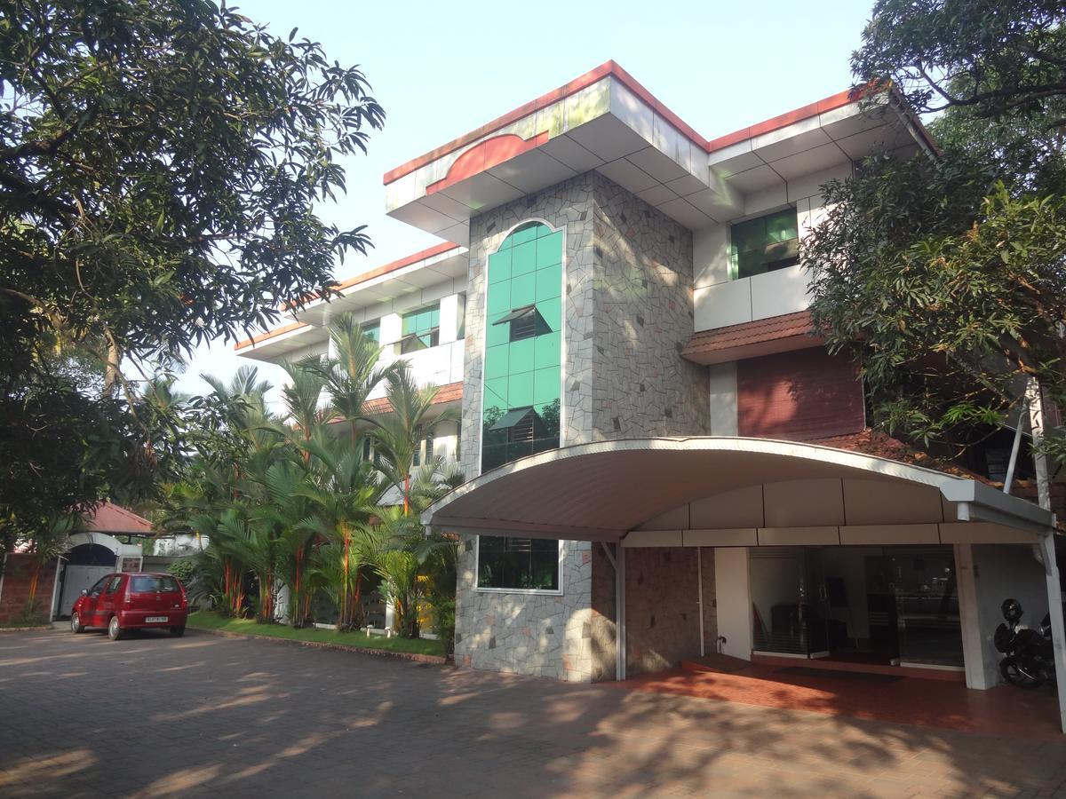 Hotel Mithila Eramalloor Екстериор снимка