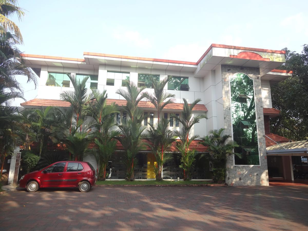 Hotel Mithila Eramalloor Екстериор снимка