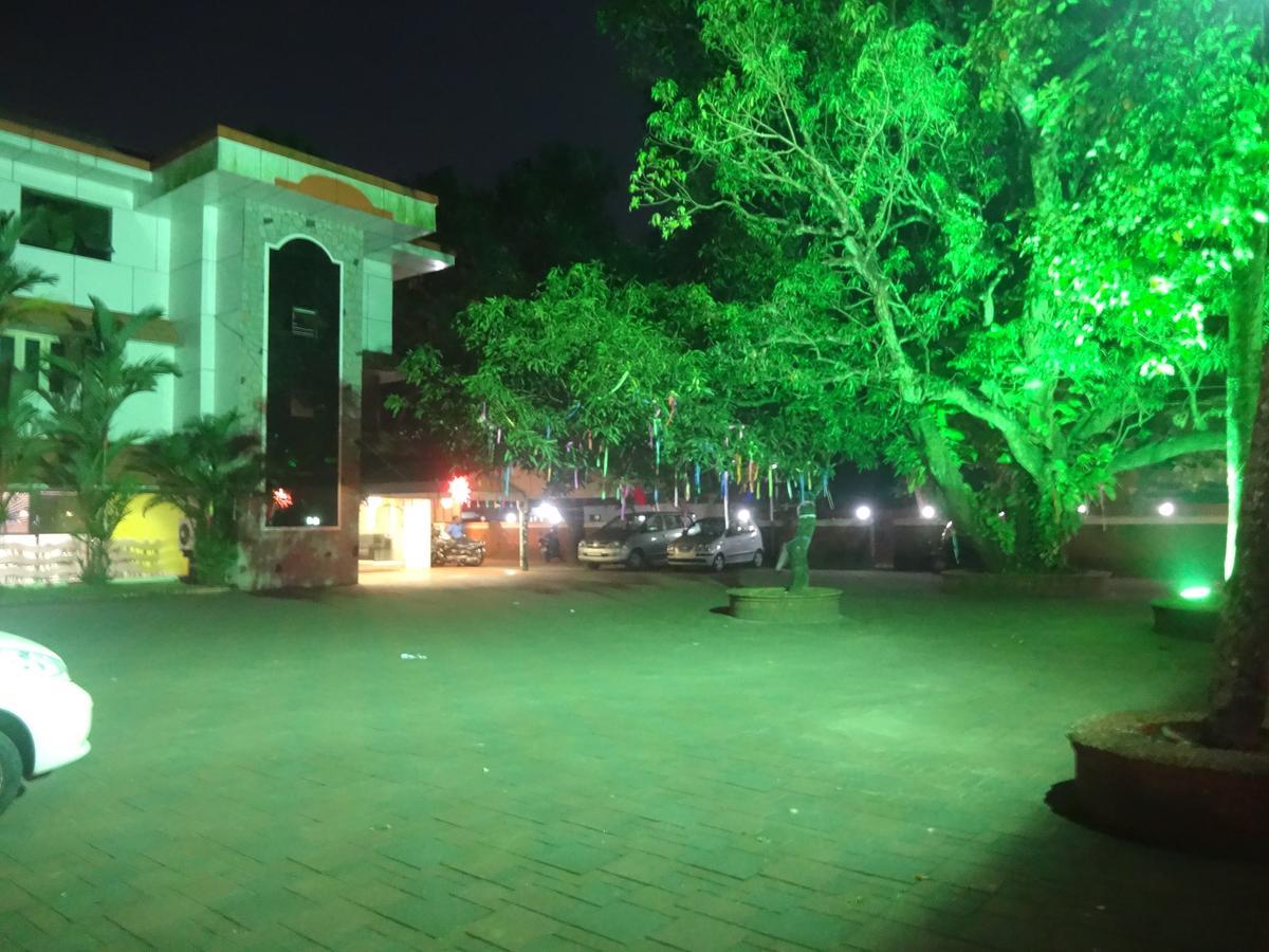 Hotel Mithila Eramalloor Екстериор снимка
